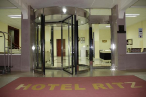 Hotel Ritz Waku Kungo